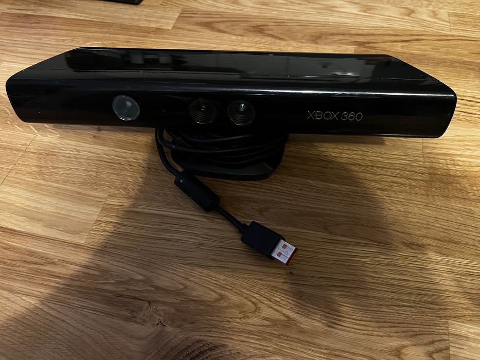 Xbox 360e 512gb z kinectem i padem