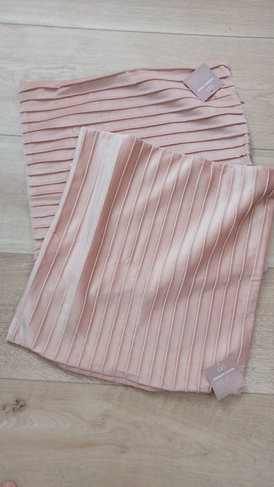 Dwie nowe poszewki na poduszki komplet