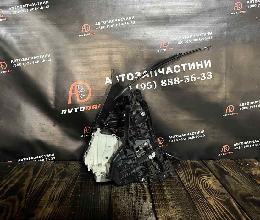 Замок Ручка дверей багажника Mercedes W245 B150 B170 B180 ML W164 W251