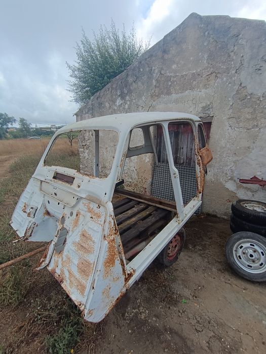 Renault 4l com documentos e selo em dia