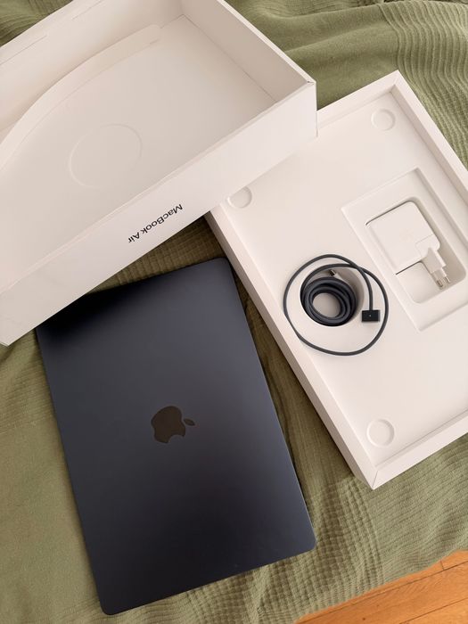 Apple MacBook Air 15″ M4 / 24 GB RAM / 512 GB SSD – stan idealny