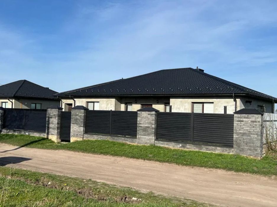 Продаж сучасного будинку у Почаєві