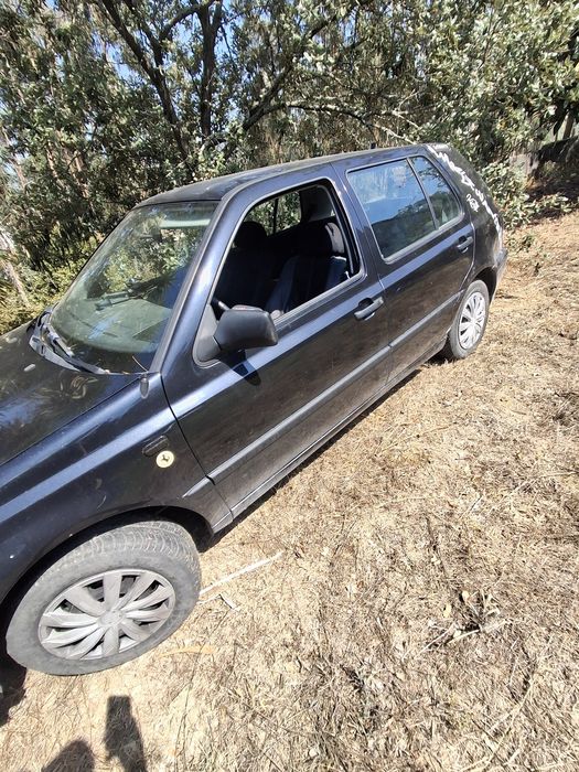 Vendo o golfe 1.6 a gasolina em boas condições