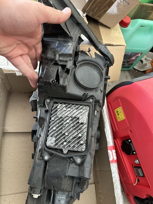 Фара Ауди А6 С8