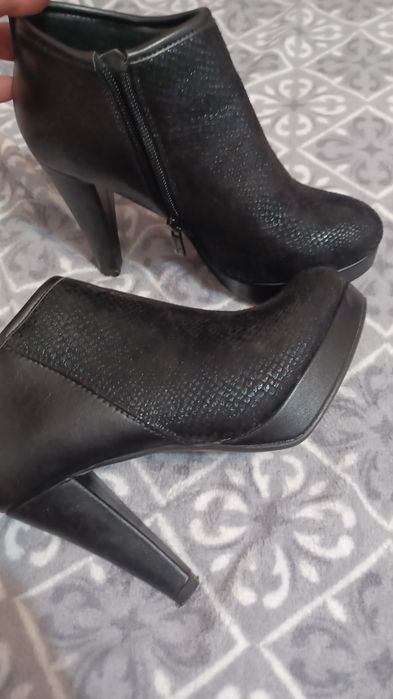Sprzedam buty na obcasie