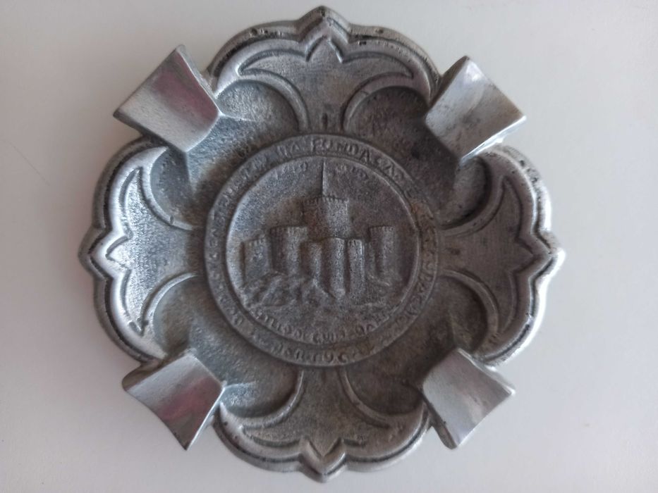 12 Cinzeiros antigos e diversos de colecção