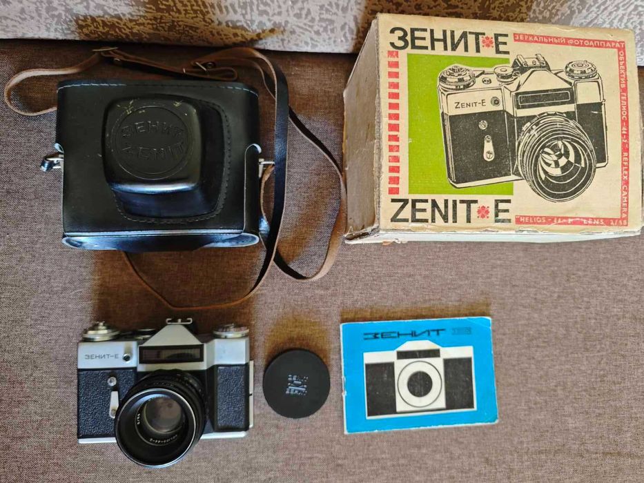 Фотоапарат: ZENIT - E" з об'єктивом HELIOS -44-2.