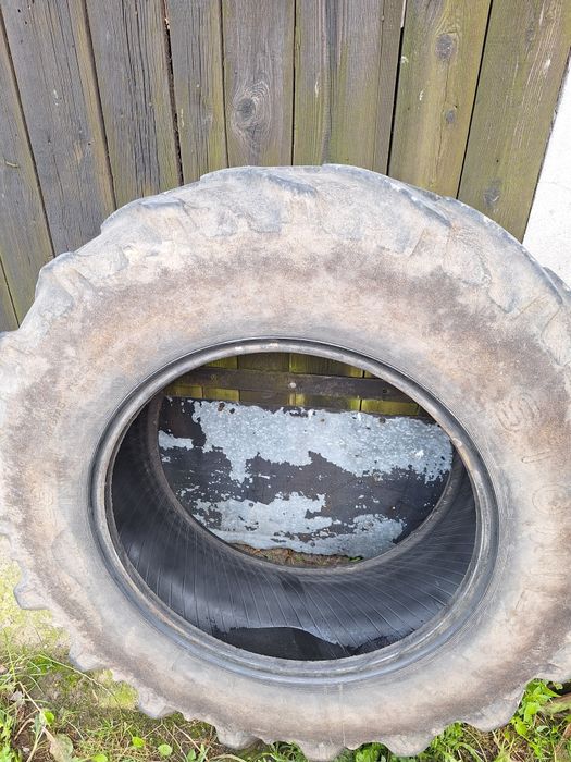 Sprzedam 2 opony 14.9/28