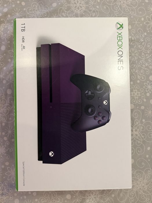 Xbox One S  1TB + dwa pady + KINECT