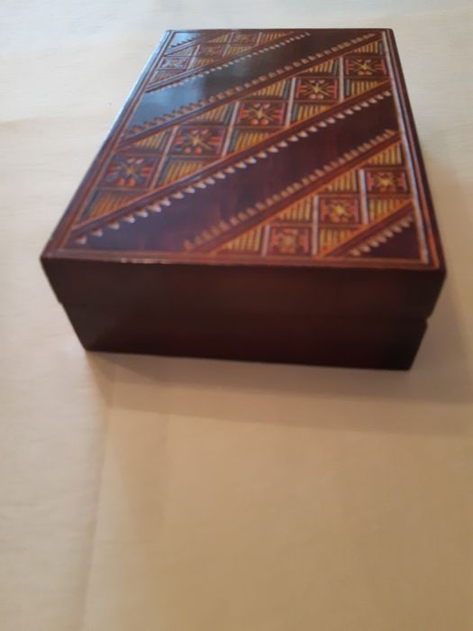 Шкатулка. Нова. Різьбленна.