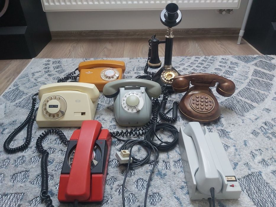Zestaw telefonów stacionarnych z prl