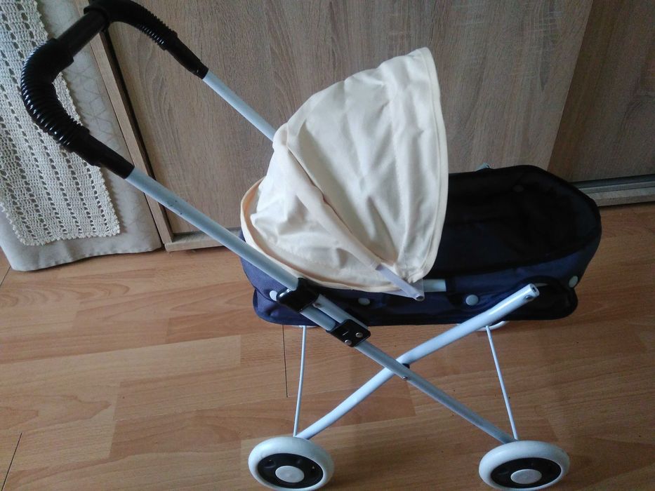 Mały wózek dla lalek