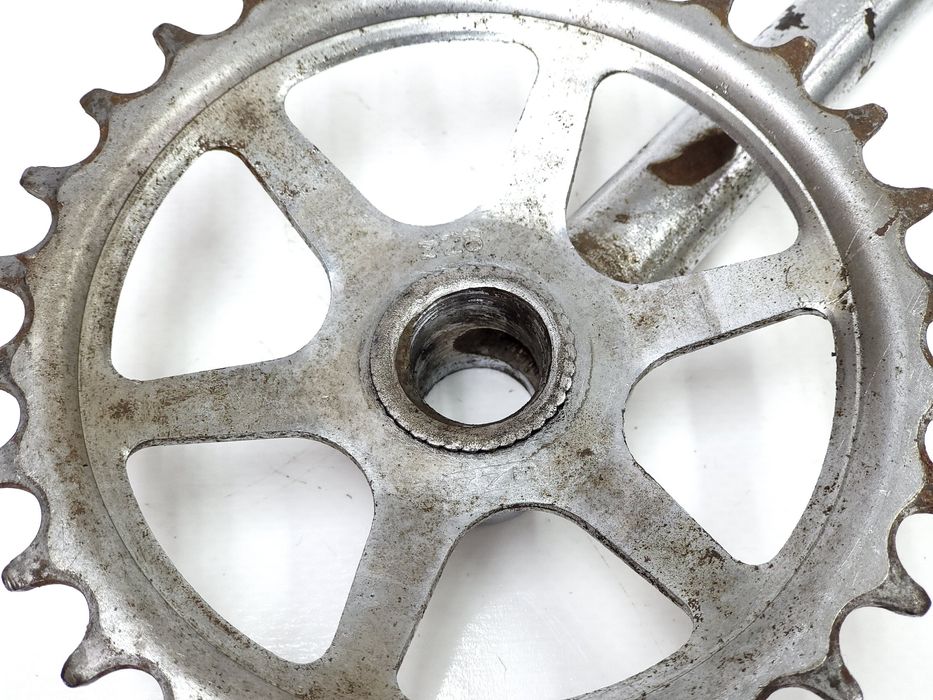 Korba prawa ZZR Romet 28 zębów do rowerów dziecięcych z PRL