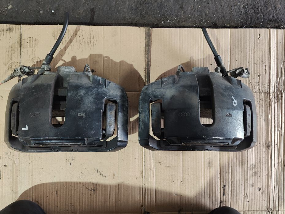 Audi A8 D3 zaciski jarzma przód pod tarcze 360mm