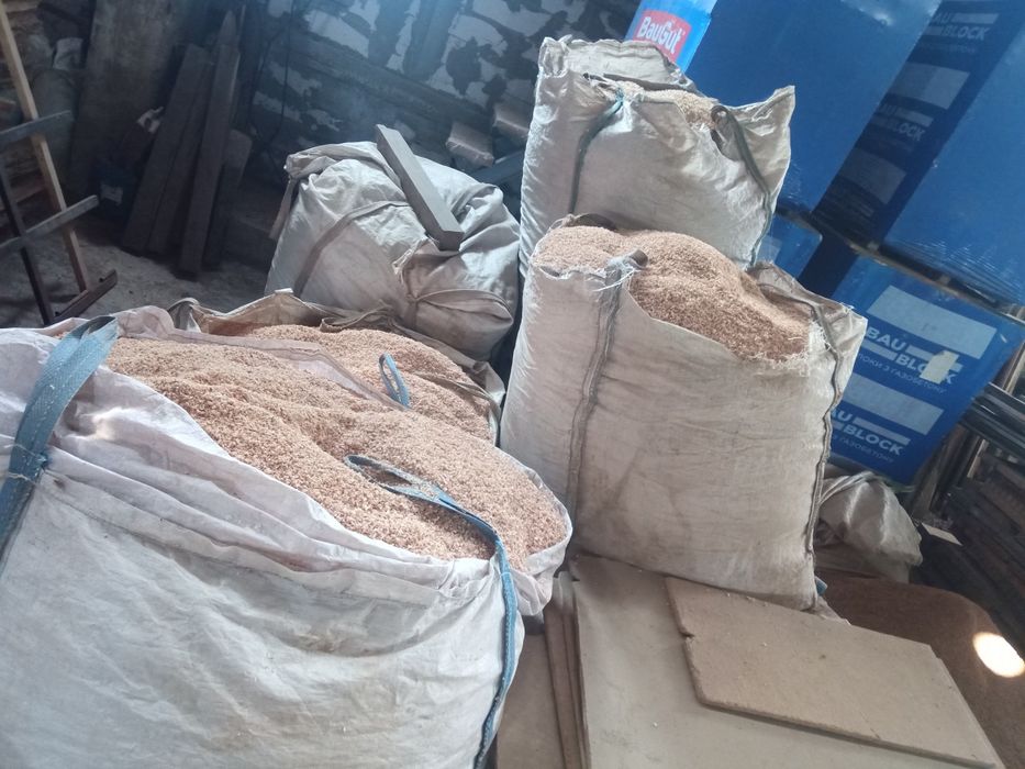 Стружка суха свіжа та тирса