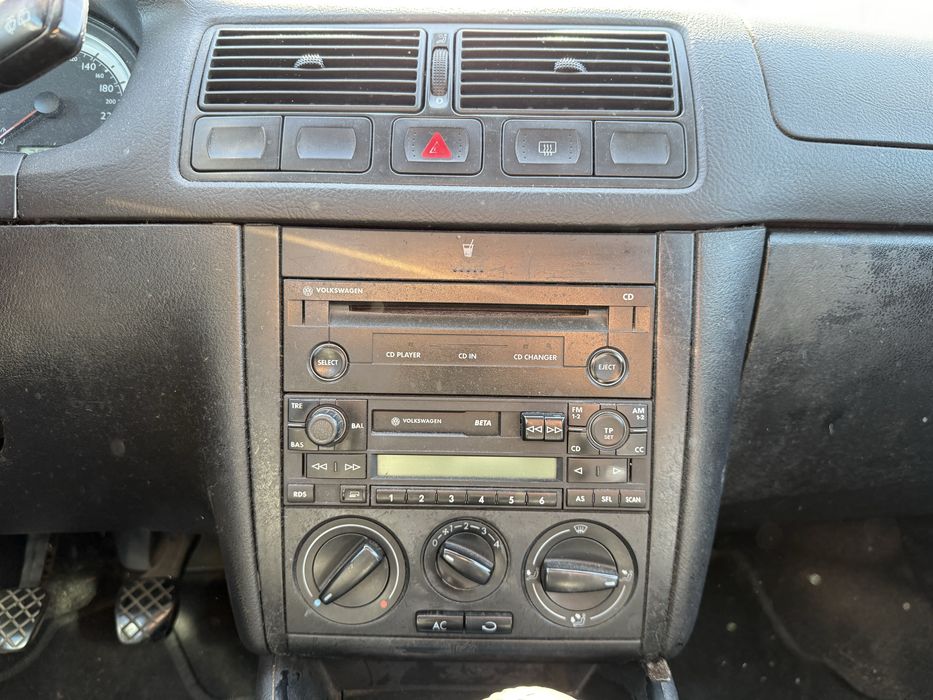 VW Golf V 1.9 TDi 105cv (Julho 2003) - Fiável e Económico