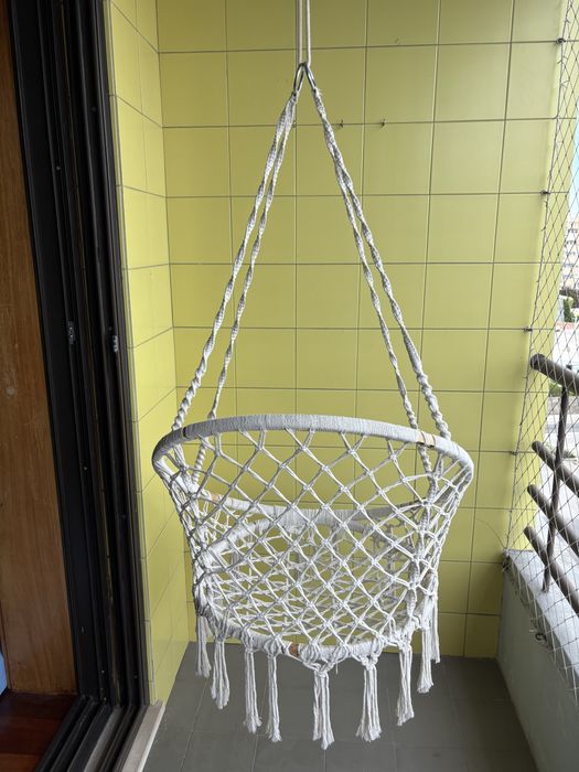Baloiço suspenso de macramé