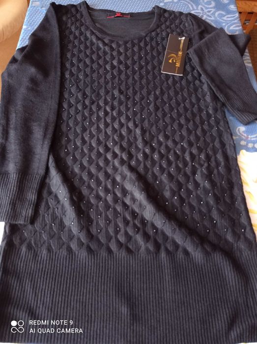 Śliczny sweterek tunika z długim rękawem i kryształkami Swarowskiego