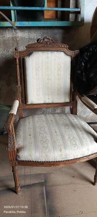 Fotel Antyk  drewniany.