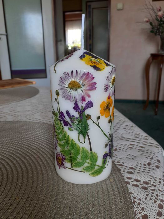 Świeca ręcznie zdobiona