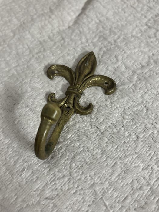 Cabide dourado antigo