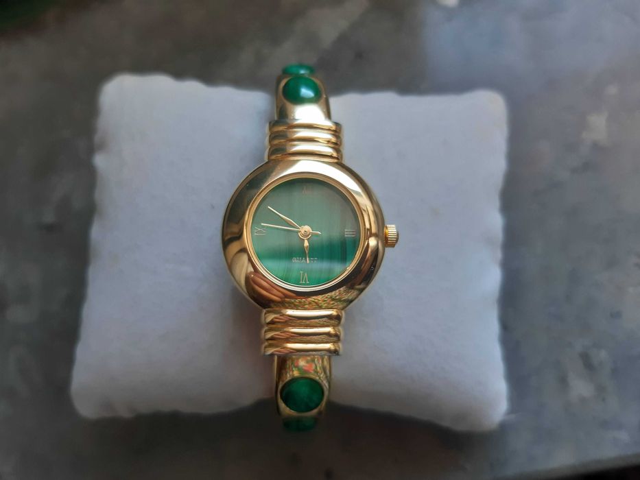 Relógio feminino, vintage,aço dourado+pedras semipreciosas,c/novo