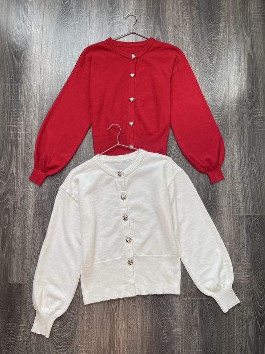 Светрик-кардиган з красивими гудзиками