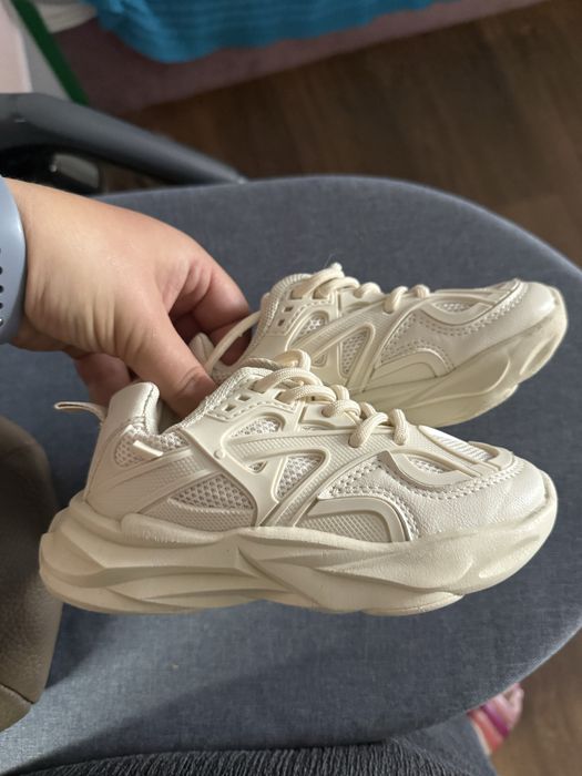 Дитячі кросівки