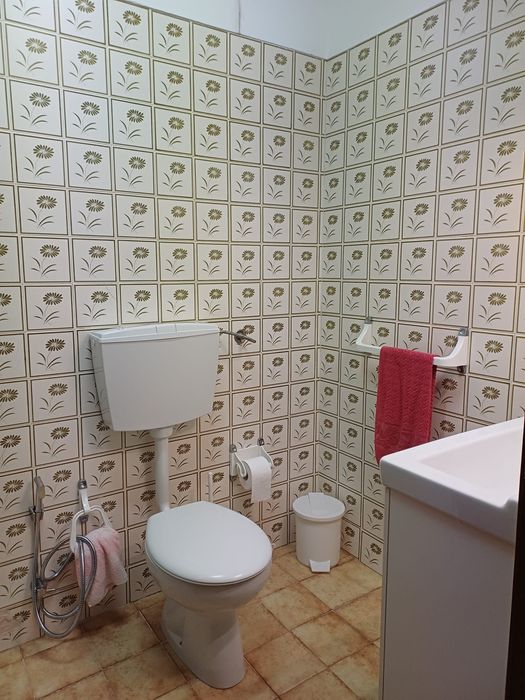 Alugo quarto em apartamento T2