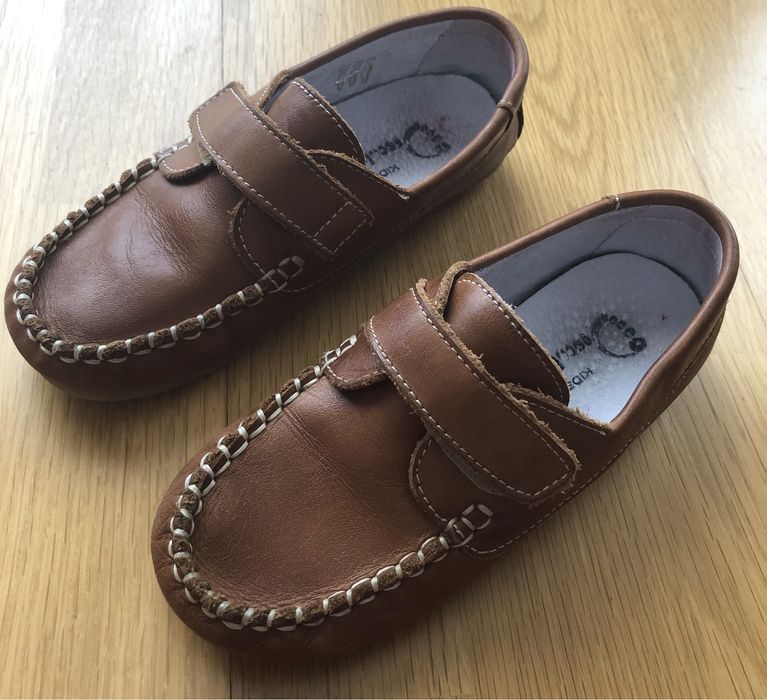 Sapatos/Mocassim em pele para menino tam.30