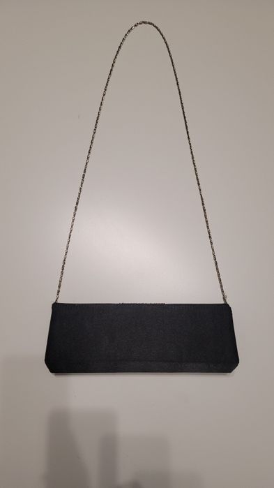 Czarna kopertówka wieczorowa