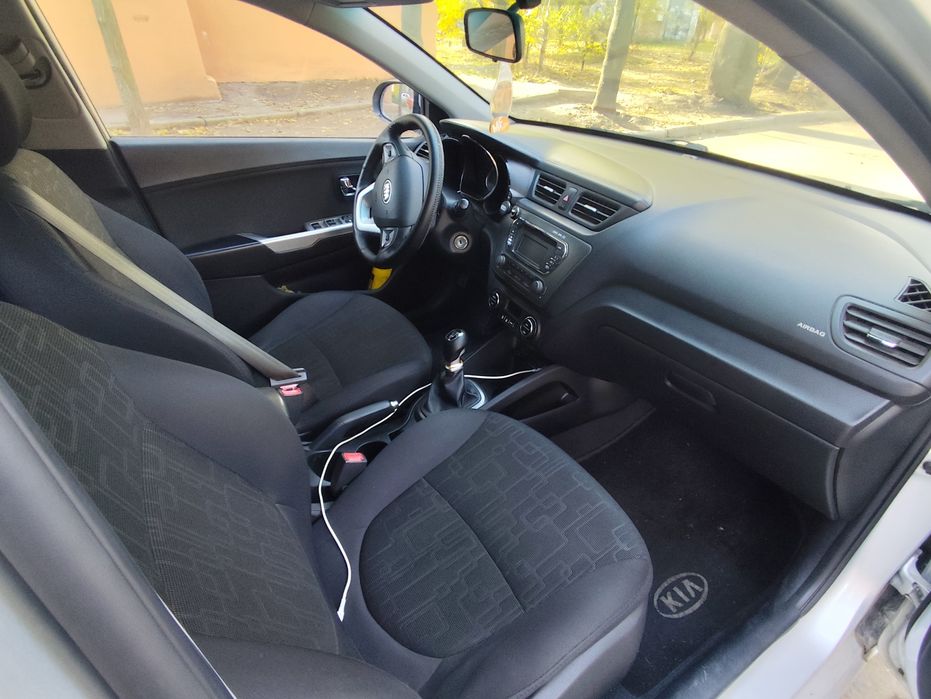 KIA RIO 2013г 1.6 в отличном состоянии