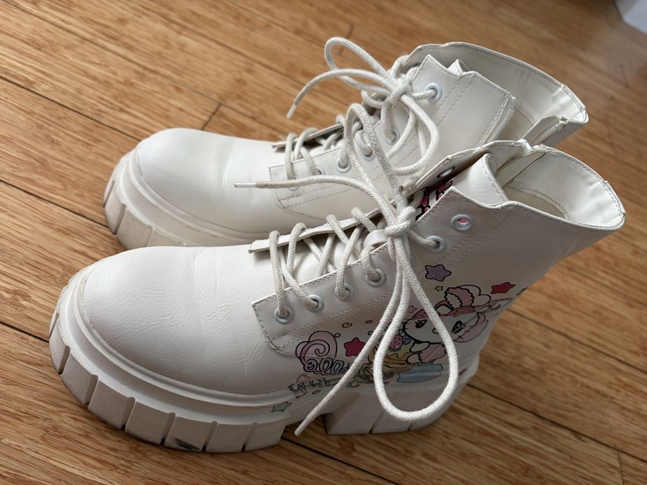 Buty hello kitty Bershka 36