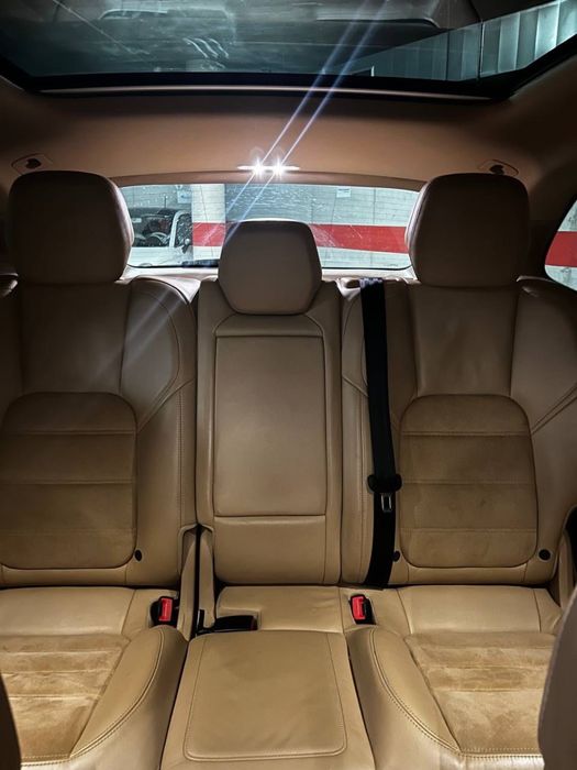 Продам  Porsche CAYENNE  2016 год