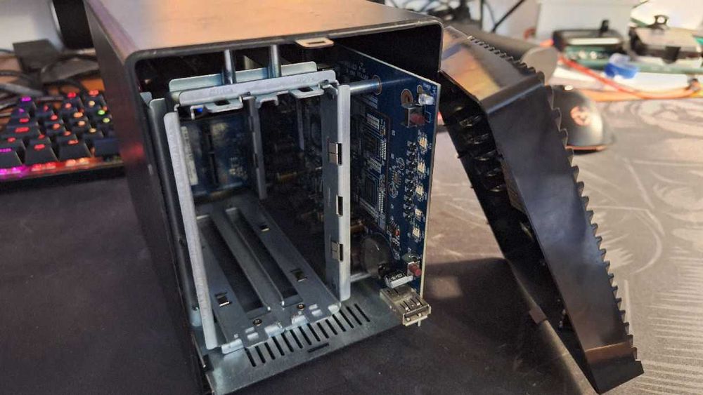 Zyxel NSA320 NAS (without hard drives)64750499654914121