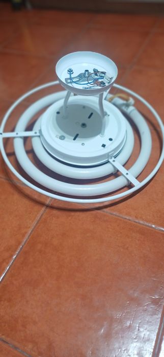 Candeeiros de teto e mesa