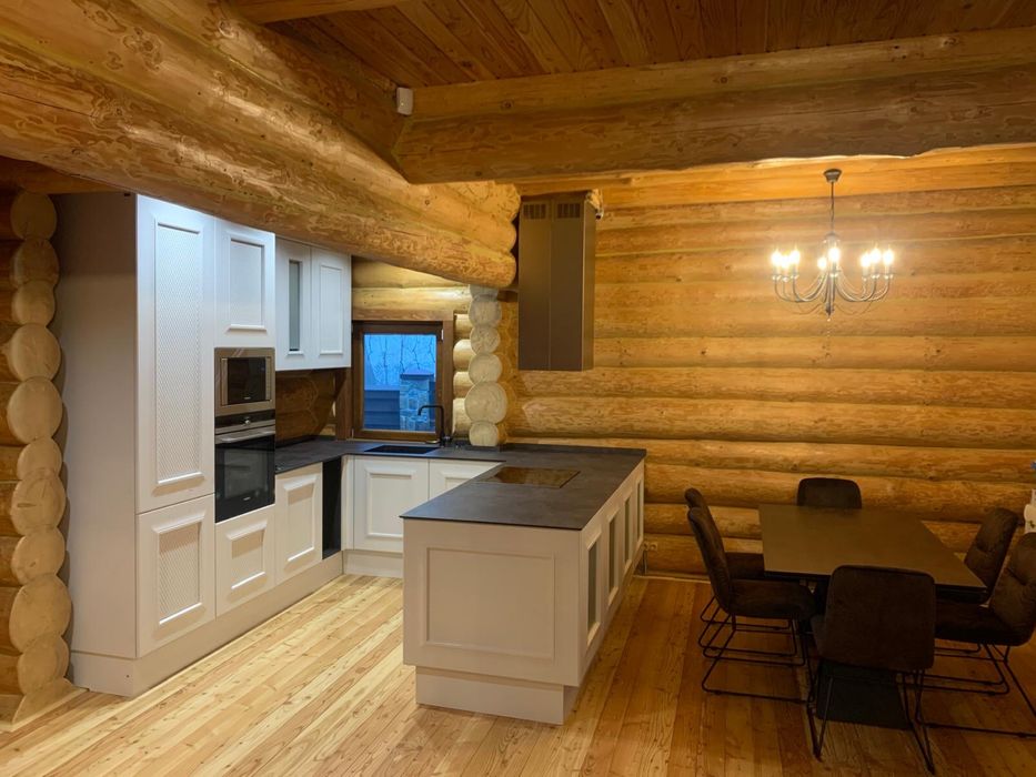 Продаж  дизайнерського будинку в Карпатах з великою ділянкою