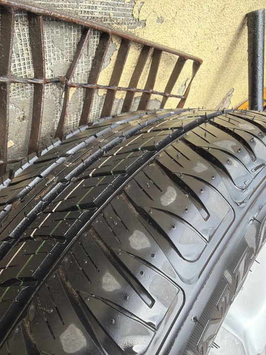 Koło Toyota Nowa opona Dunlop 285/50 r20