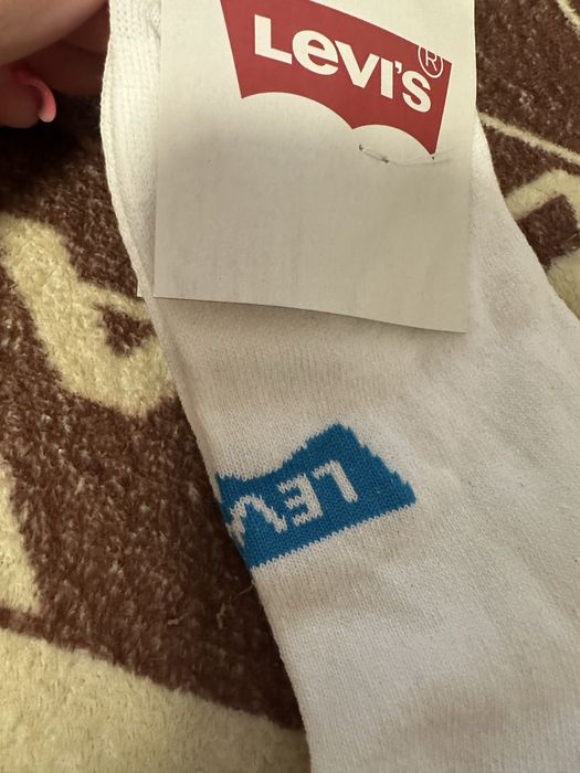 Białe skarpetki damskie nowe Levis Niebieski napis