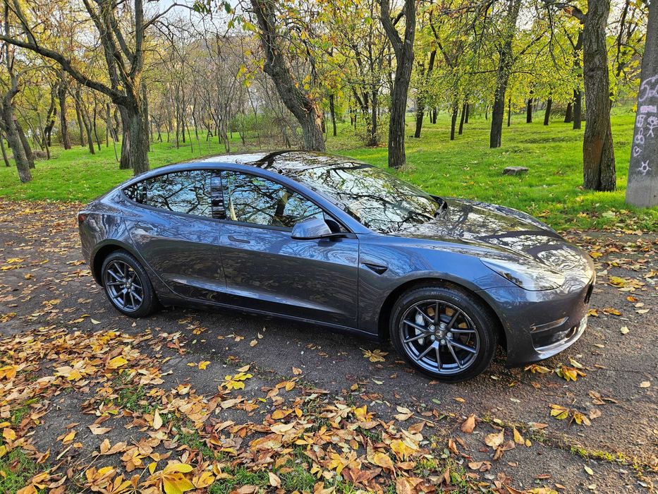 Продам Tesla Model 3  2023р. у відмінному стані