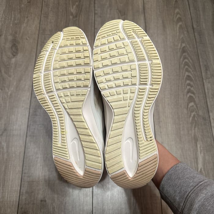 nike qeest жіночі кросівки оригінал