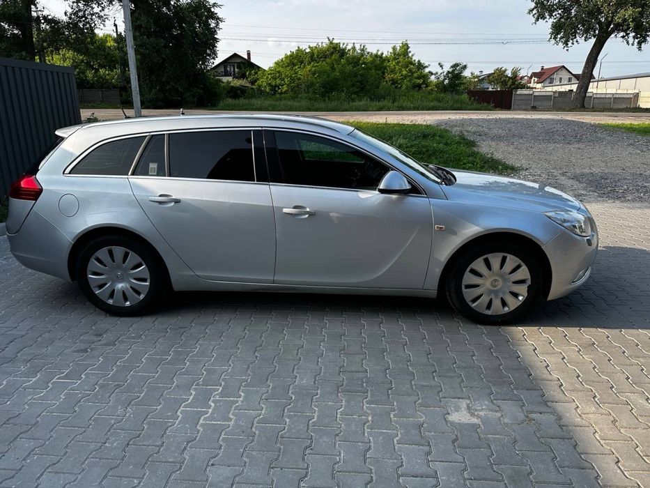Опель інсігніі Opel Insignia 2011