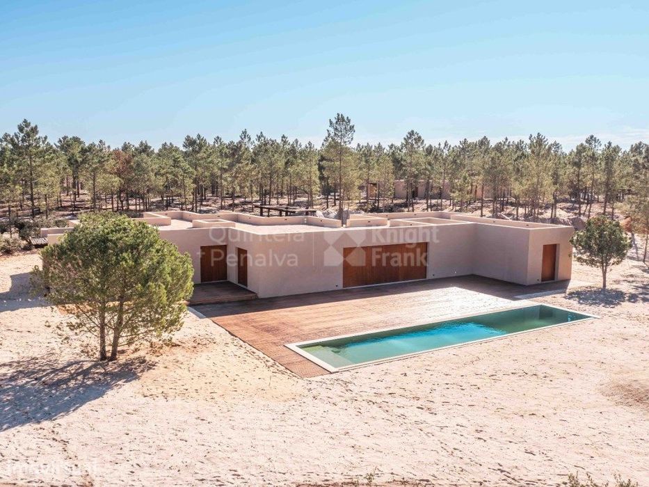 Villa T4 com piscina, inserida no Melides Villas
