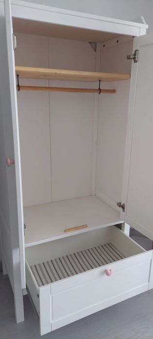 Roupeiro para quarto de bebé