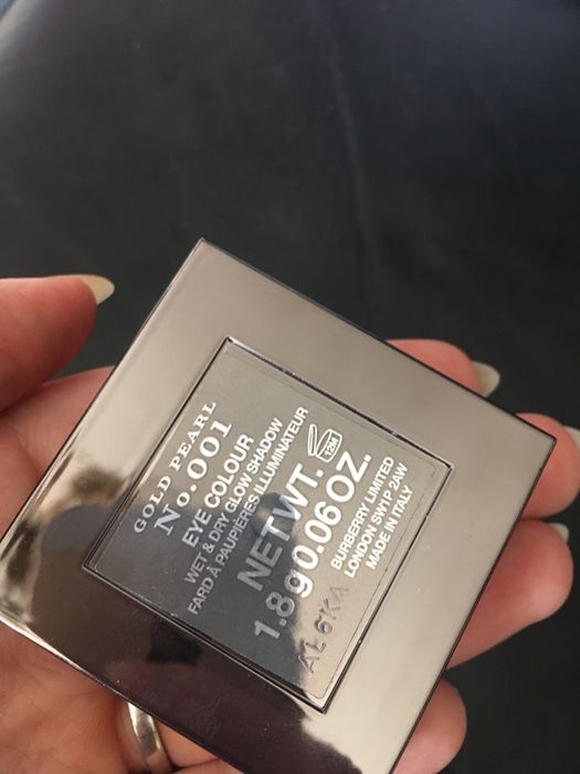 Burberry nowy Eyeshadow Gold Pearl zloty oryg ponad 150 zl.