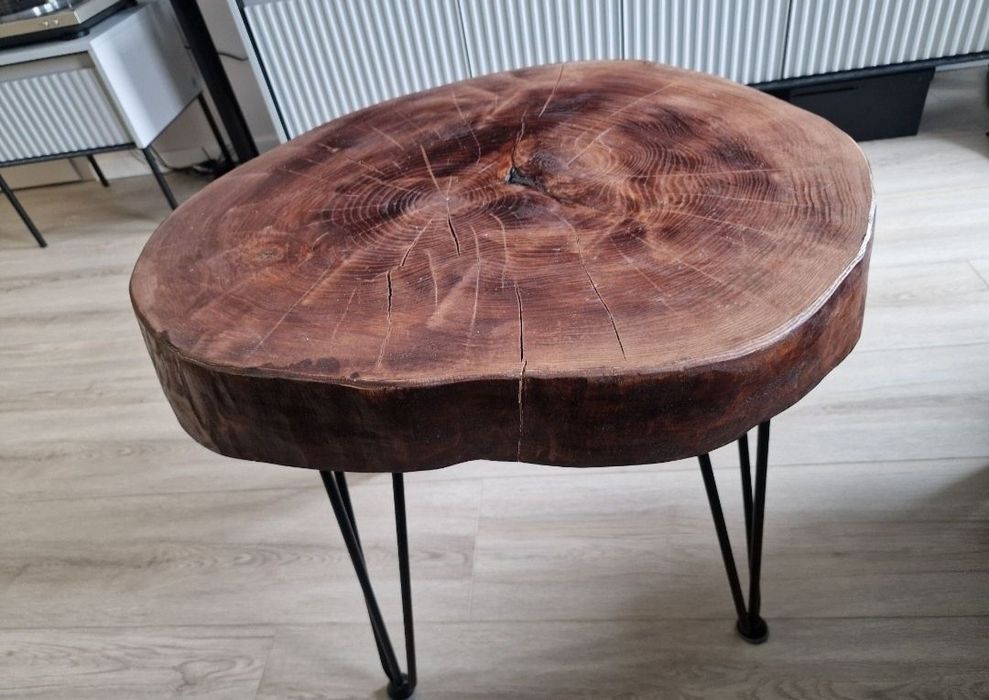 Piękny solidny stolik drewniany