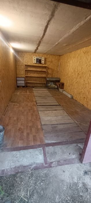 Здається гараж в оренду.