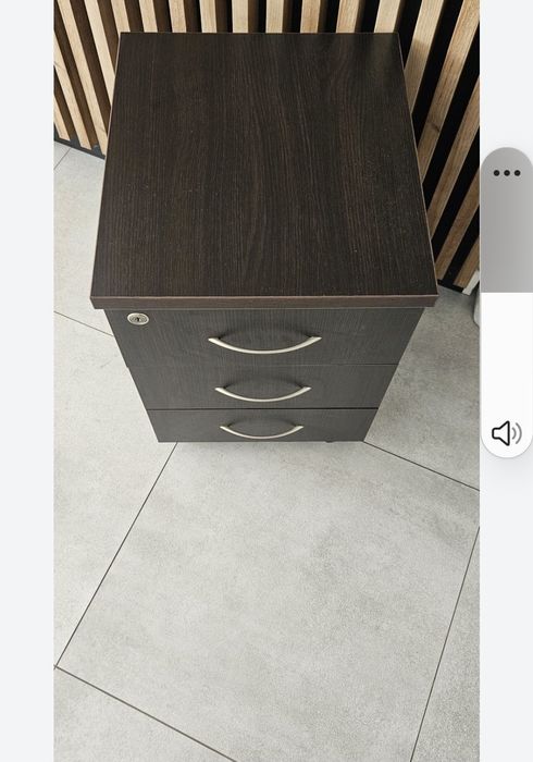 Na dokumenty  pod biurko