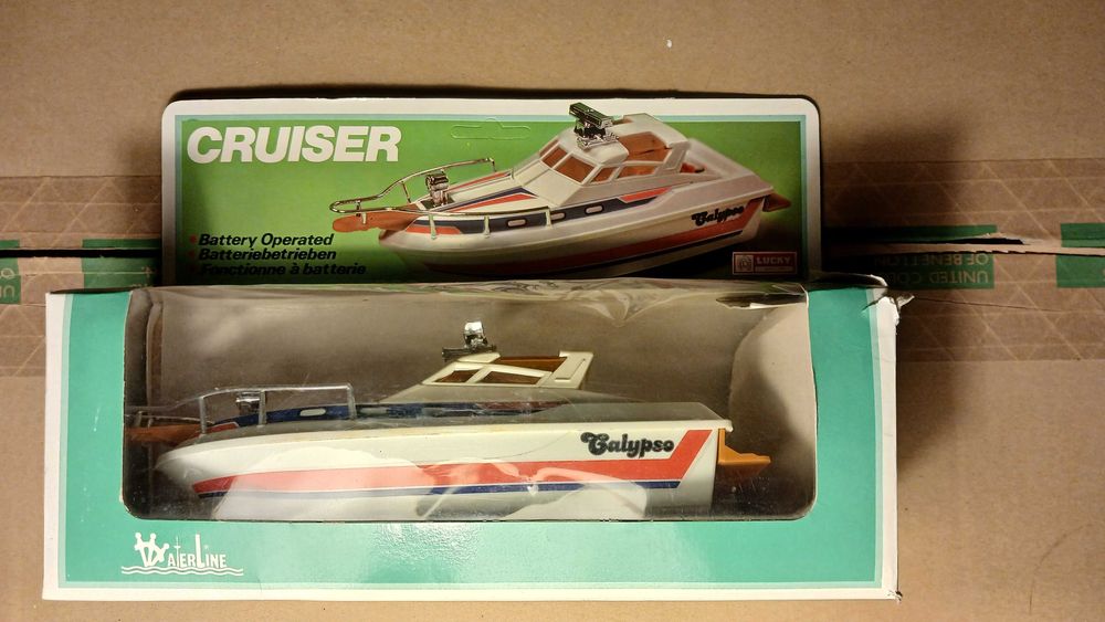 Brinquedos vintage: Submarino c/ telecomando, + duas embarcações iate.