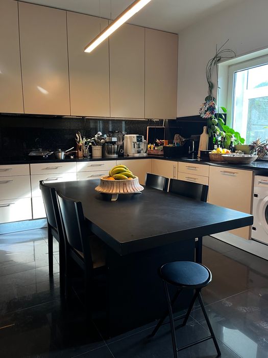 Excelente Mesa de cozinha +Cadeiras e bancos